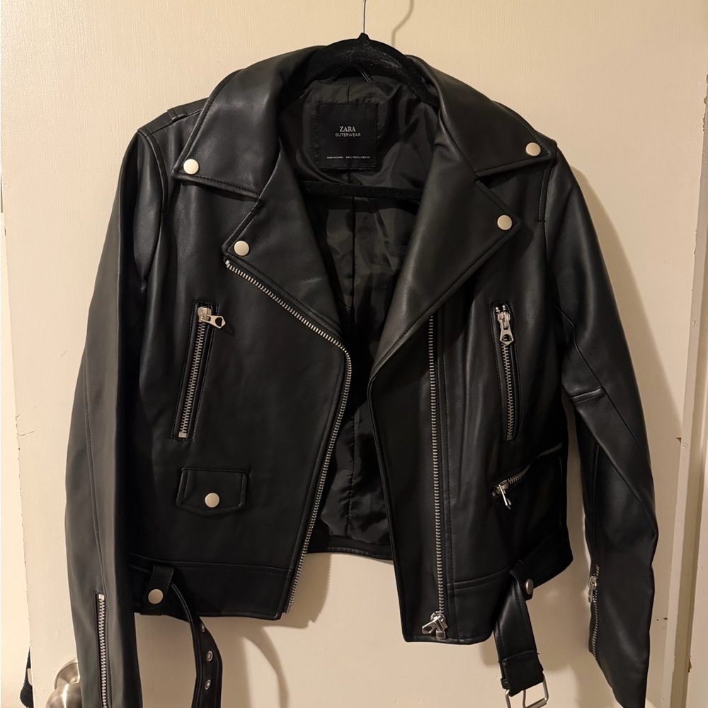 Zara Women's Sleek Black Biker Jacket